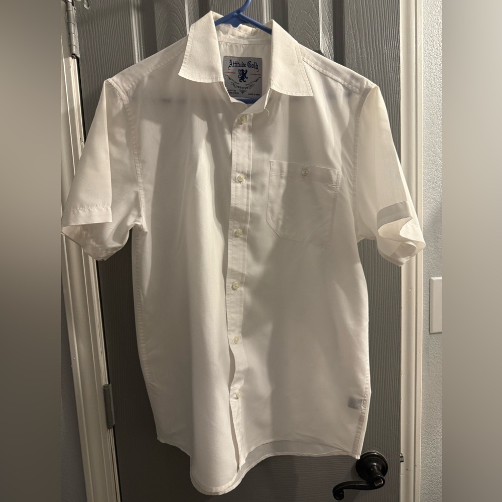 Men’s Attitude Gold short sleeve white button down shirt front pocket Size Large